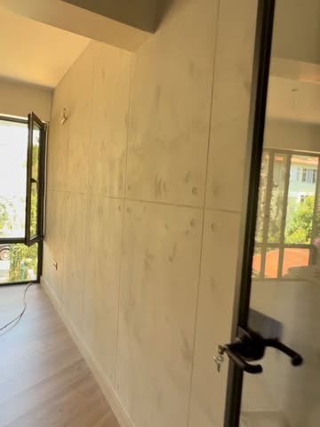 Dekoratif brüt beton duvar uygulaması